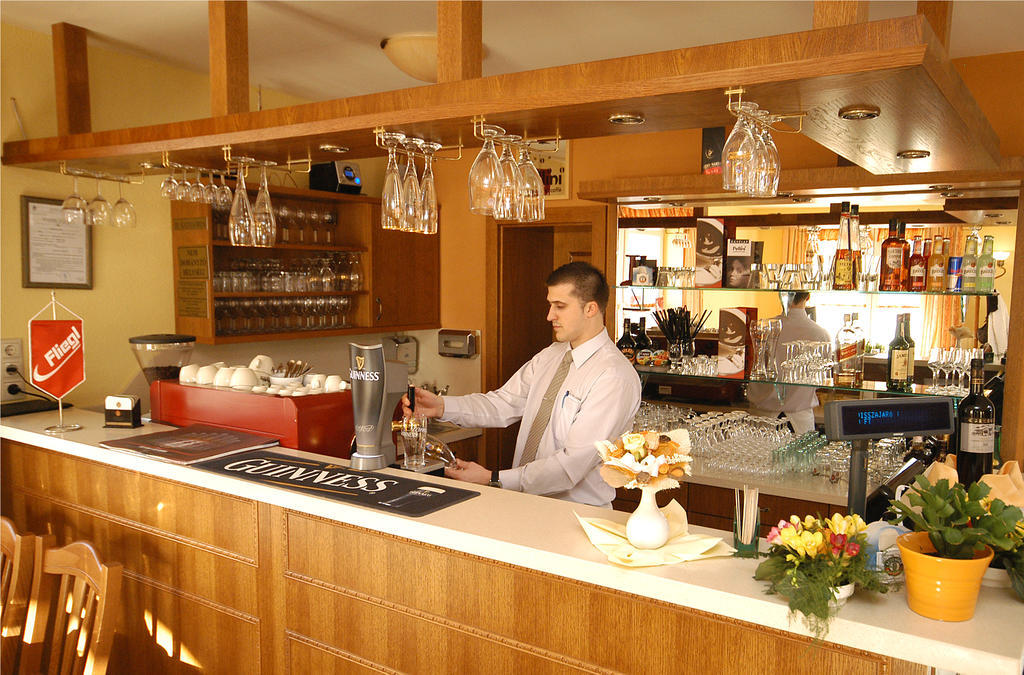 Hotel Bavaria Abda Exterior photo
